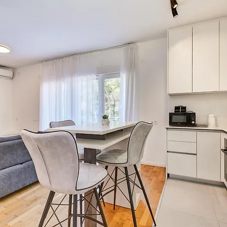 Apartman Dea 4